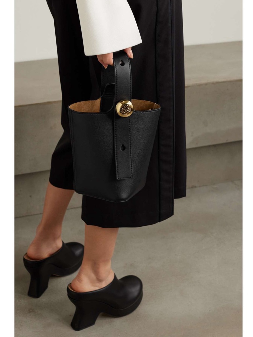 Loewe Pebble Bucket/Crossbody Bag - Picture 2 of 14